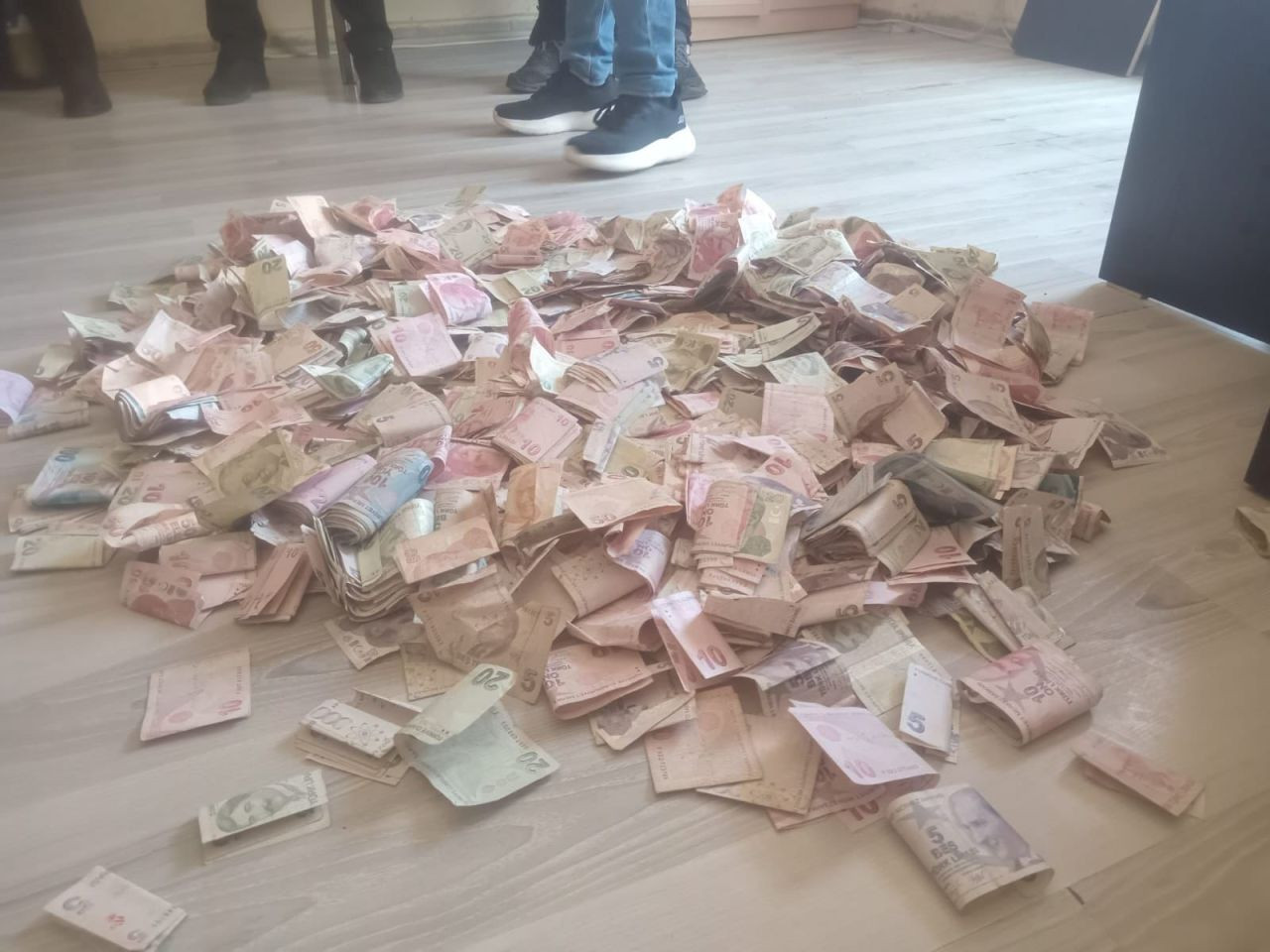 Antalya'da dilenciden çıkan parayı 5 zabıta 3 saatte sayabildi - Sayfa 7