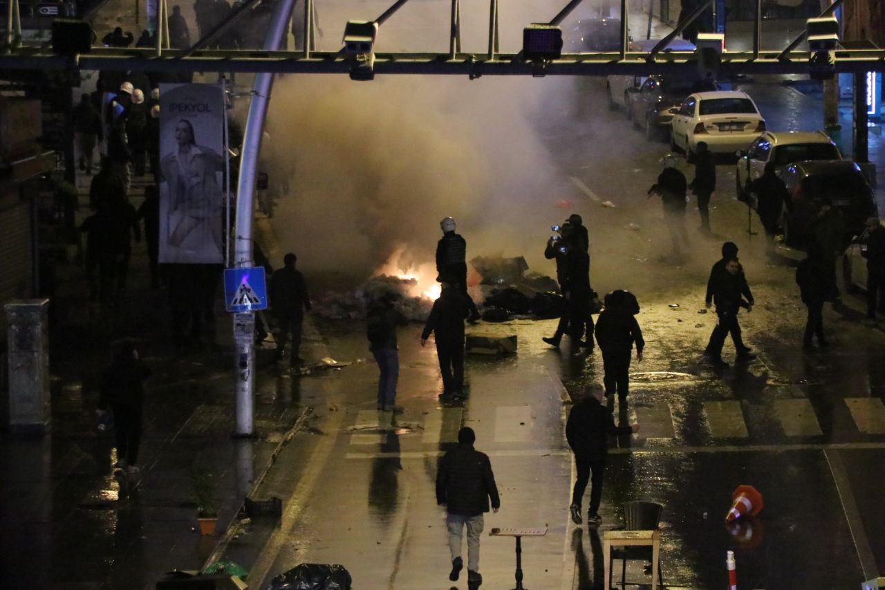 Bakan Yerlikaya günün bilançosunu açıkladı: Ekrem İmamoğlu eylemlerinde 323 gözaltı - Sayfa 7