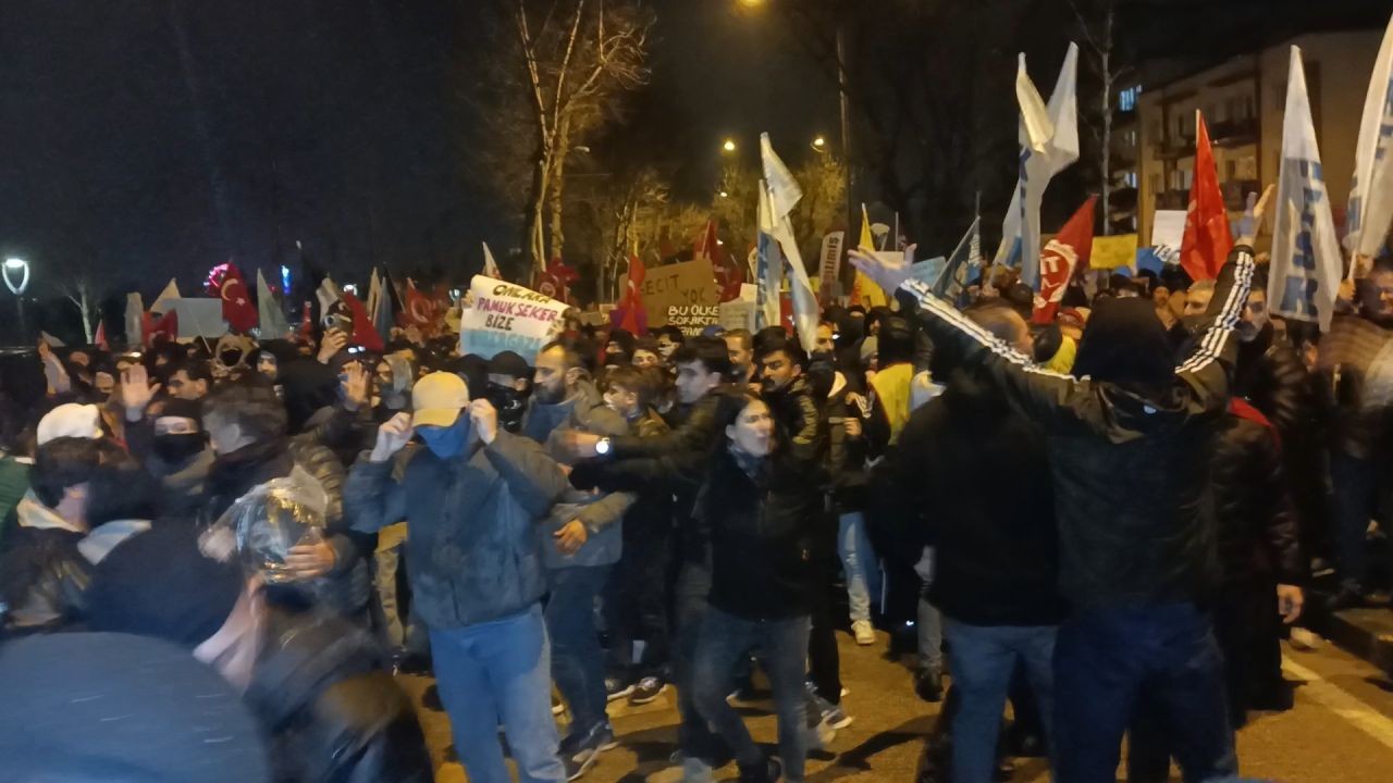 Bursa'daki Ekrem İmamoğlu eylemlerinde CHP İl Başkanı gözünden yaralandı - Sayfa 3