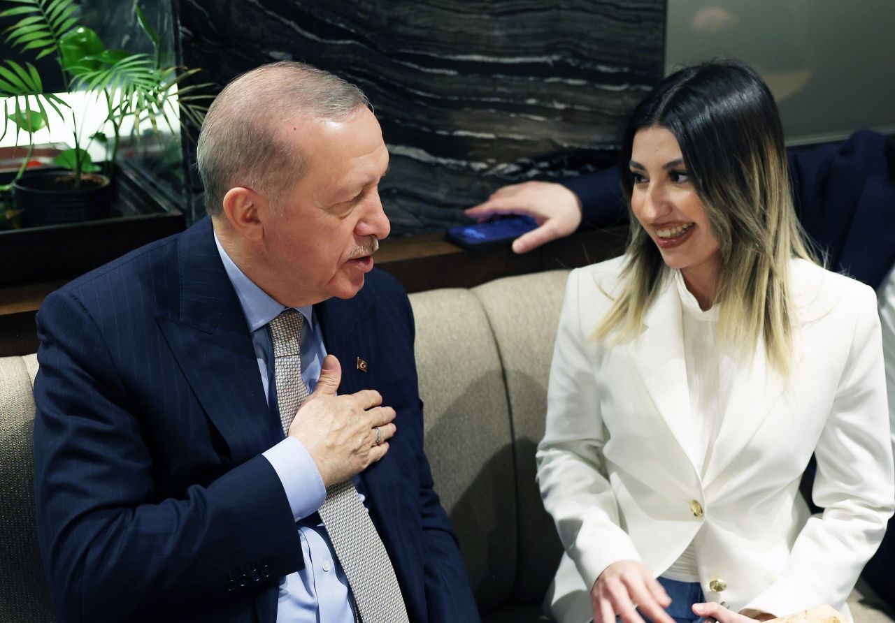 Cumhurbaşkanı Recep Tayyip Erdoğan, Ankara'da bir kafede gençlerle sohbet etti, çocukları sevdi - Sayfa 4