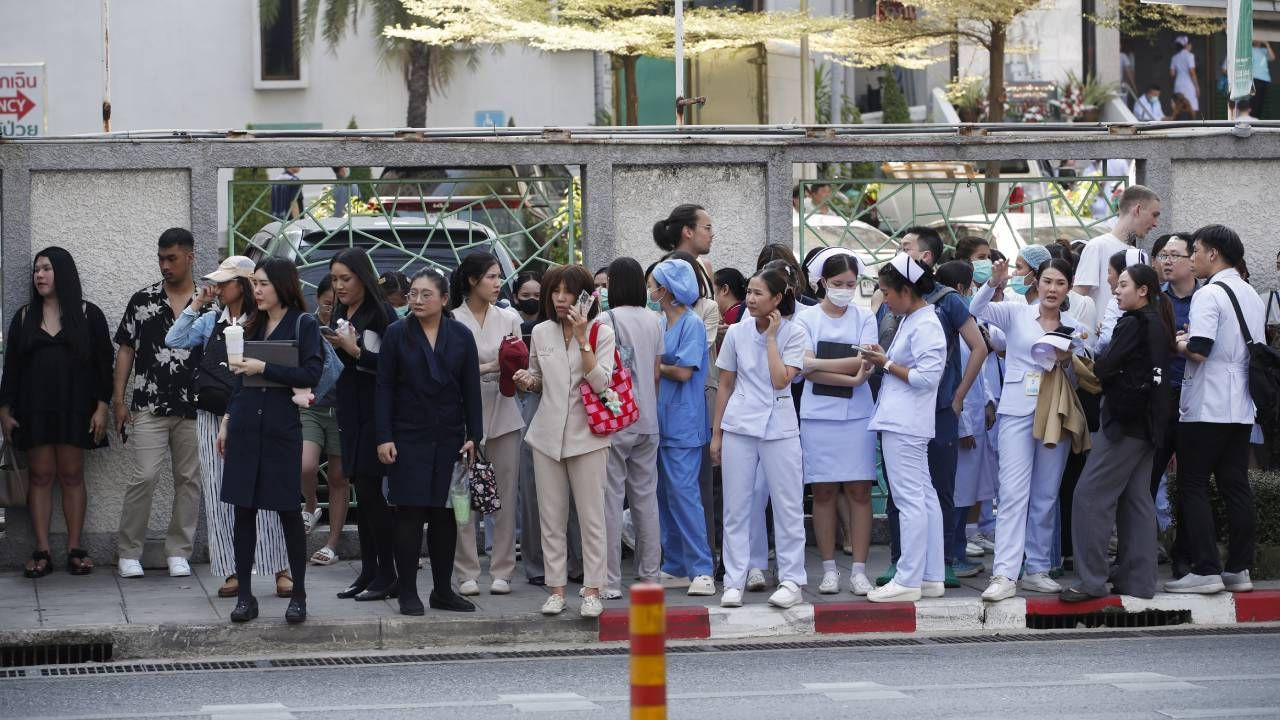 Myanmar'da on binlerce kayıp var; 1500 km uzakta binalar yıkıldı - Sayfa 7