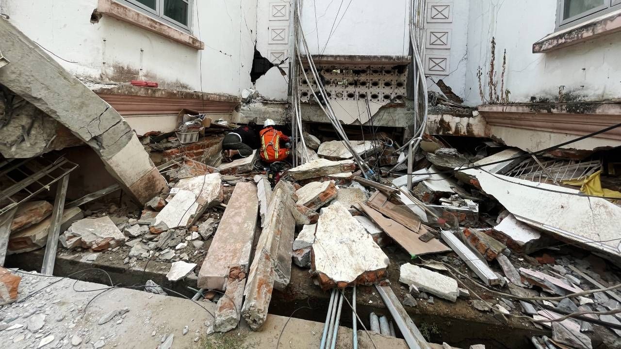 Myanmar'da on binlerce kayıp var; 1500 km uzakta binalar yıkıldı - Sayfa 4