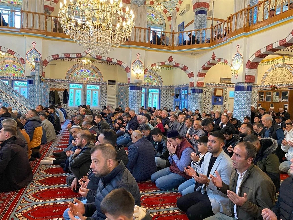 Ramazan Bayramı, Türkiye'nin her köşesinde coşkuyla karşılandı: Milyonlar camilerde buluştu... - Sayfa 7