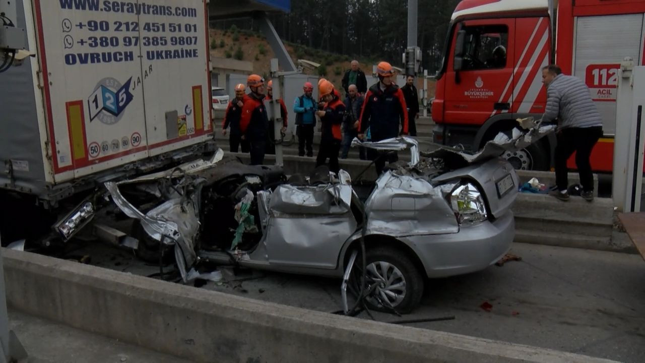 Pendik'teki ölümlü gişe kazası: 4'ü de öğretmendi, Umman'dan tatilden dönmüşlerdi - Sayfa 1