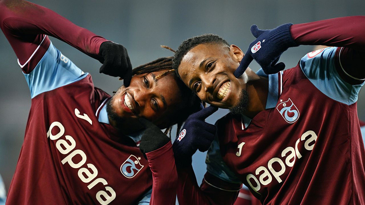 Trabzonspor'un Fenerbahçe maçı ilk 11'i belli oldu! Fatih Tekke rakibini yıkacak planı belirledi - Sayfa 1