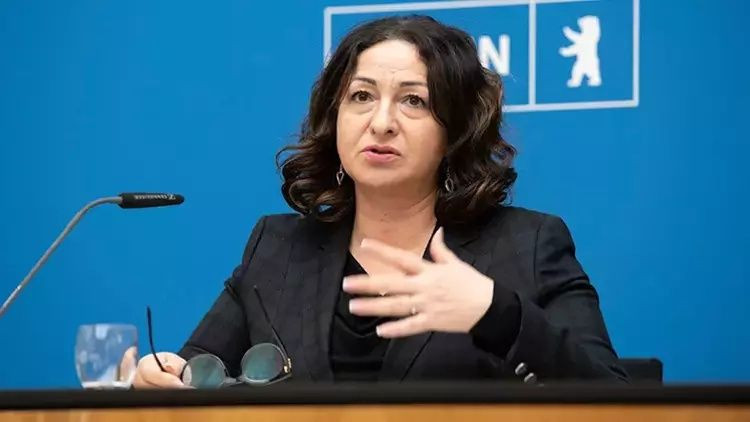 Berlin'de eski Türk Bakan Dilek Kalaycı'ya hapis cezası: Maaşına el koyacaklar! Düğün masrafı rüşvet sayıldı... - Sayfa 1