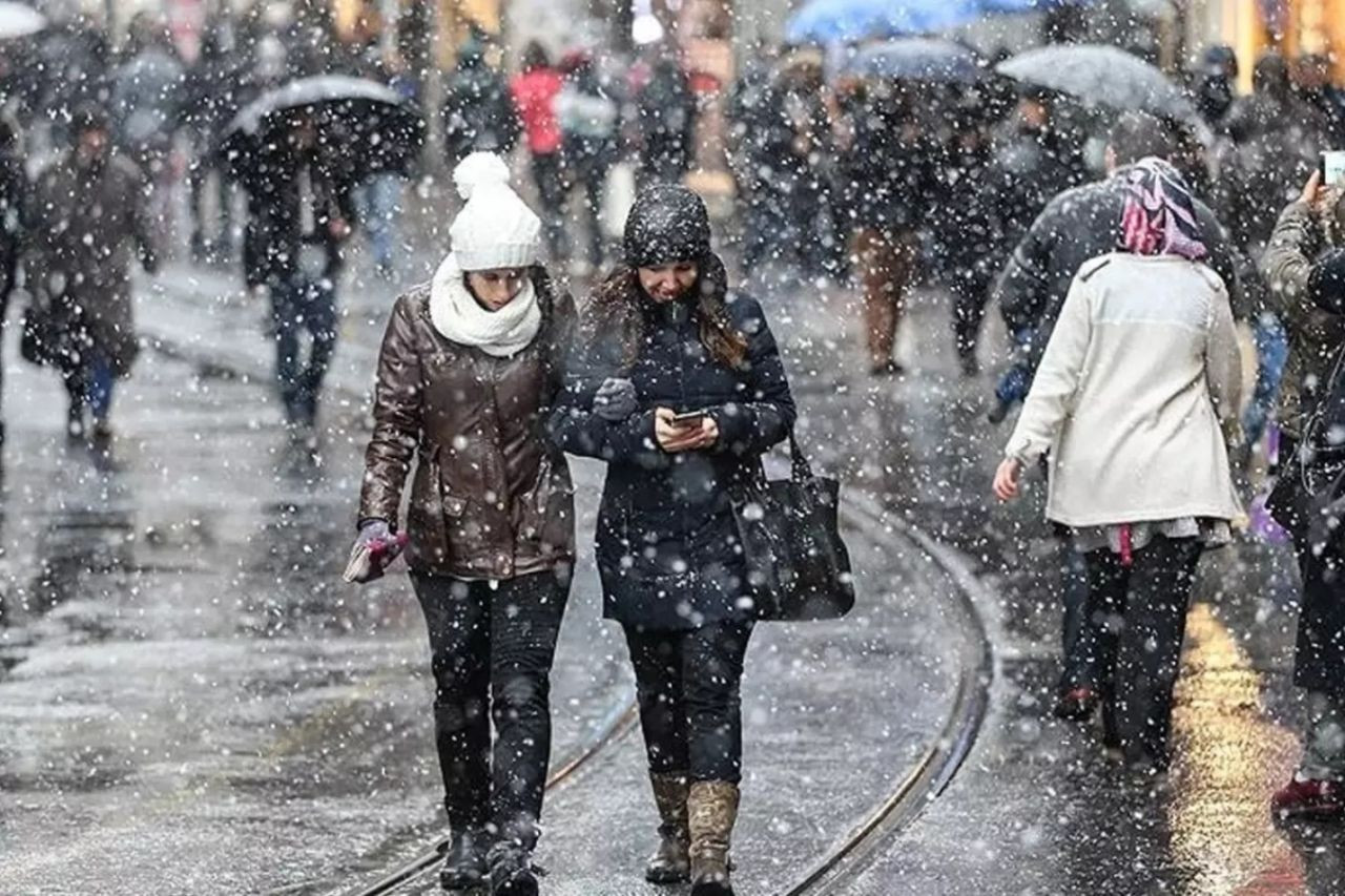 Baharı beklerken kış geri geldi: Kar ve fırtına etkili olacak! Letonya'dan geliyor: 40 ili etkisi altına alacak... - Sayfa 1