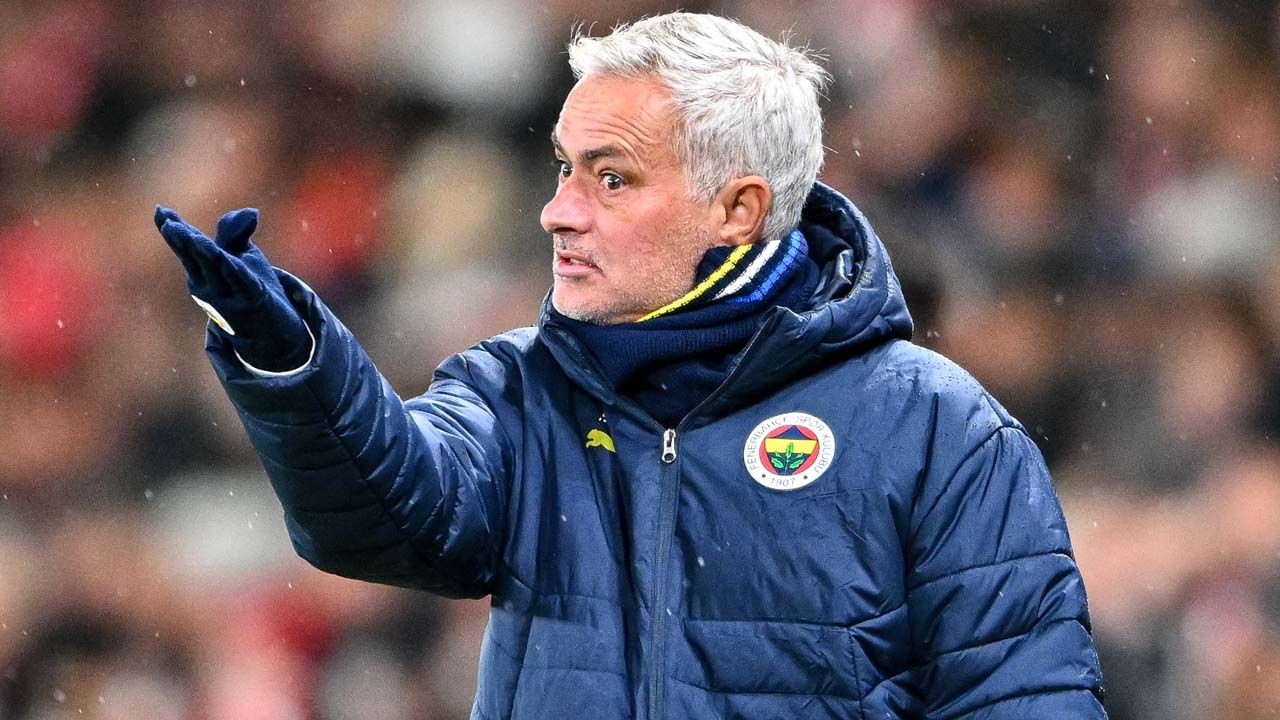 Jose Mourinho takımda kadro dışı bırakacağı isimleri Acun Ilıcalı'ya haber vermiş! İşte Trabzonspor galibiyetinin perde arkası - Sayfa 1