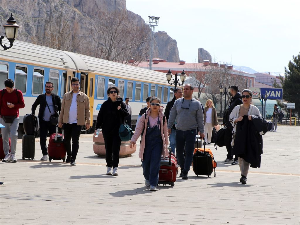 Van’da turizm alarmı: Otel dolulukları Nevruz’da yüzde 40’ta kaldı - Sayfa 6