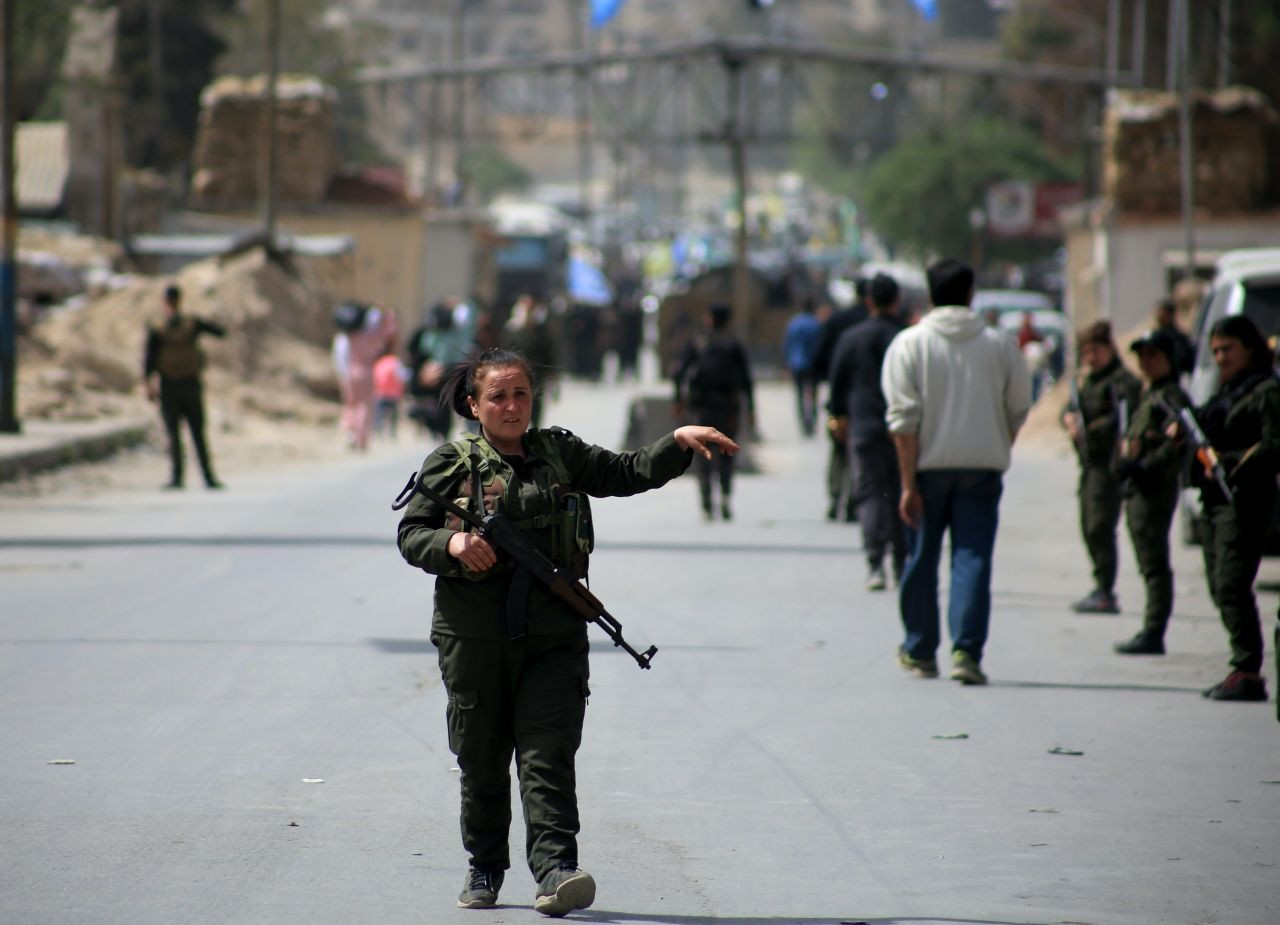 Halep’te PKK/YPG’nin kaçışı sürüyor!Terör konvoyları kentten çekiliyor - Sayfa 3