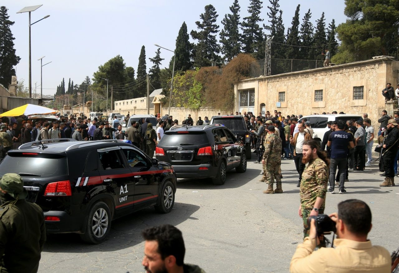 Halep’te PKK/YPG’nin kaçışı sürüyor!Terör konvoyları kentten çekiliyor - Sayfa 4