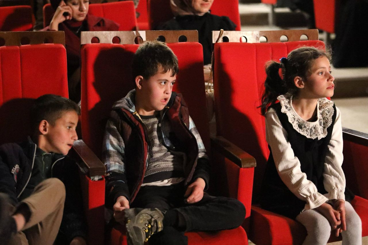 Van’da otizm farkındalığına renkli dokunuş: Çocuklar gönüllerince eğlendiler - Sayfa 1