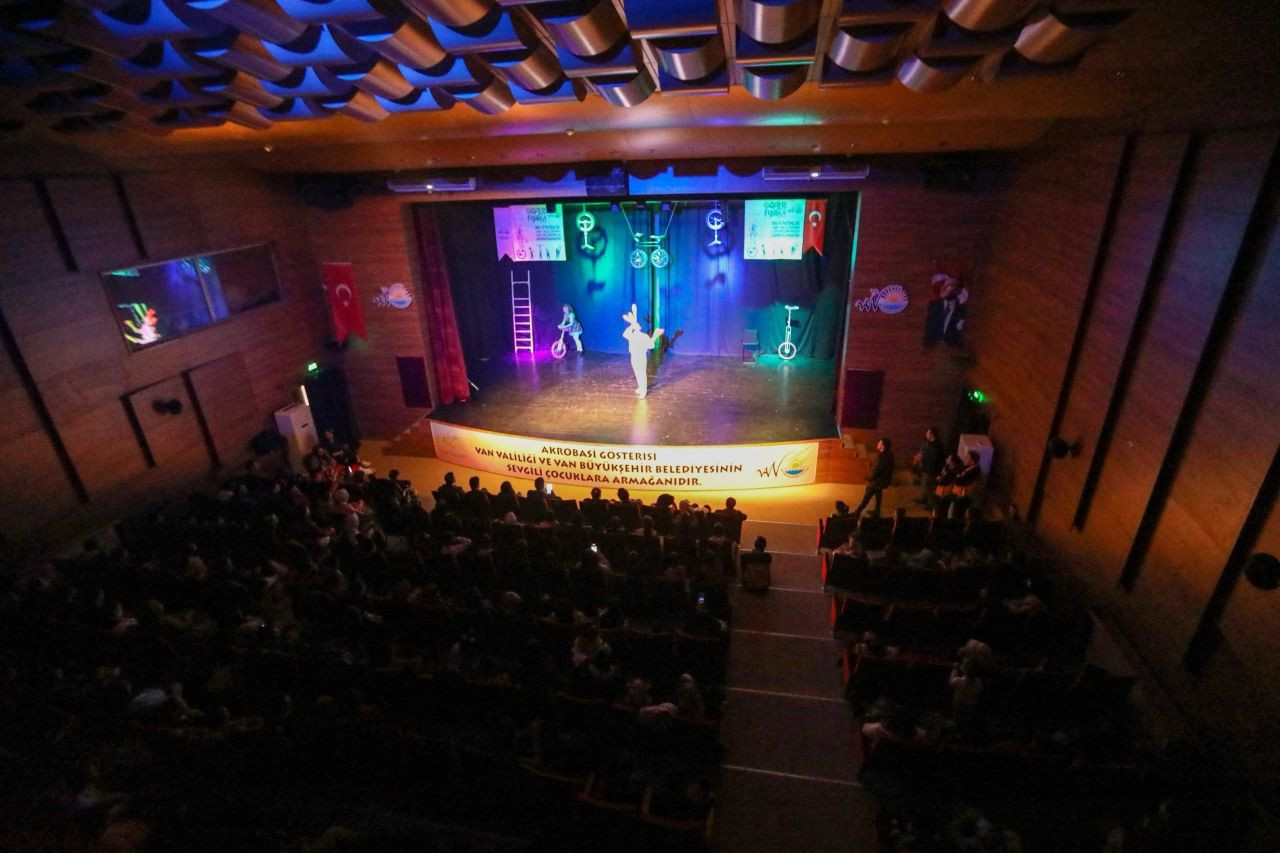 Van’da otizm farkındalığına renkli dokunuş: Çocuklar gönüllerince eğlendiler - Sayfa 6