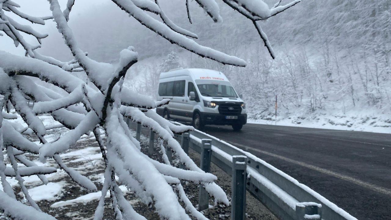 Kütahya-Bursa yolunda kar ve sis alarmı - Sayfa 1
