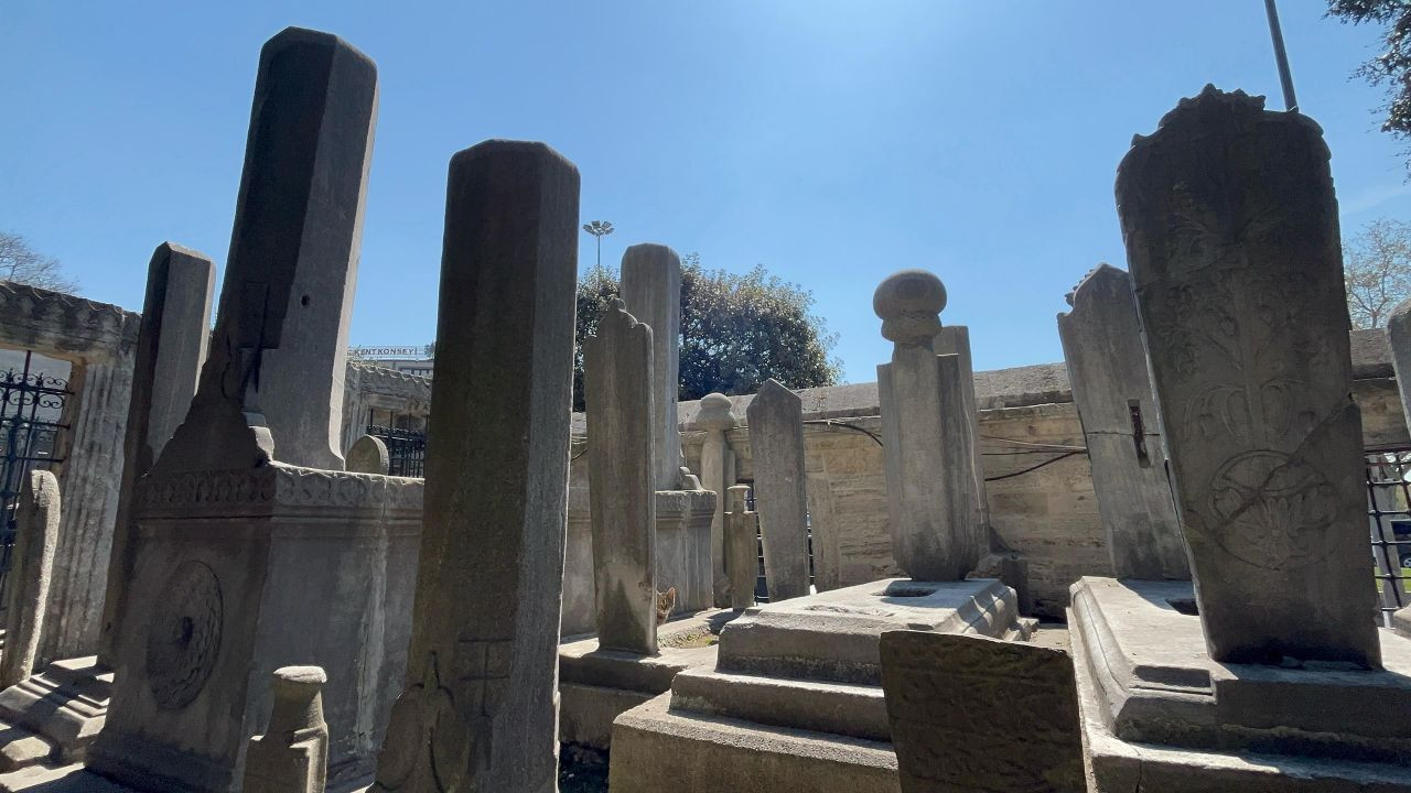 Şehzadebaşı Camii haziresi yaralı bekliyor - Sayfa 2