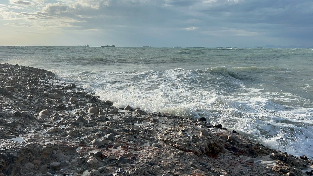 İskenderun’da fırtına şovu: Dev dalgalar sahili dövdü - Sayfa 2
