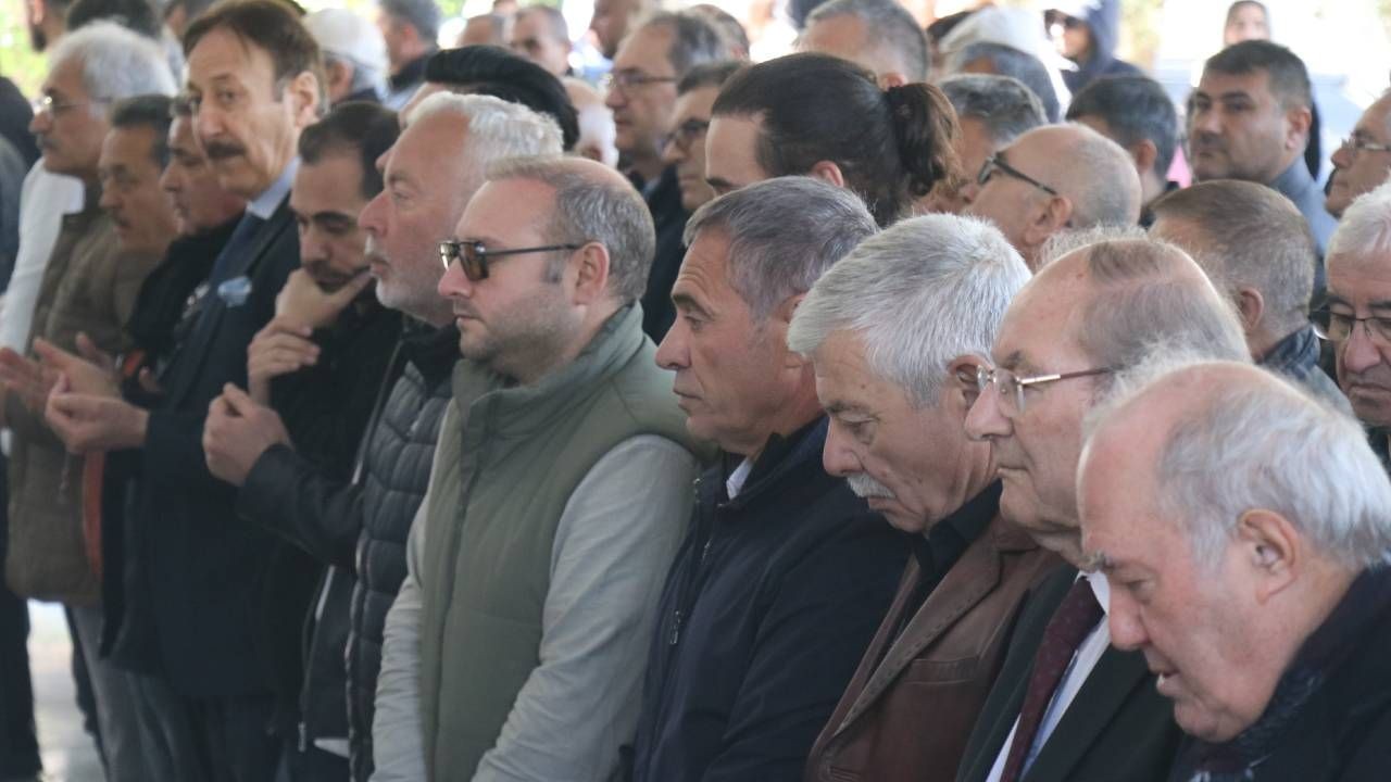 Ersun Yanal'ın annesi Bahriye Yanal memleketi Denizli'de son yolculuğuna uğurlandı - Sayfa 2