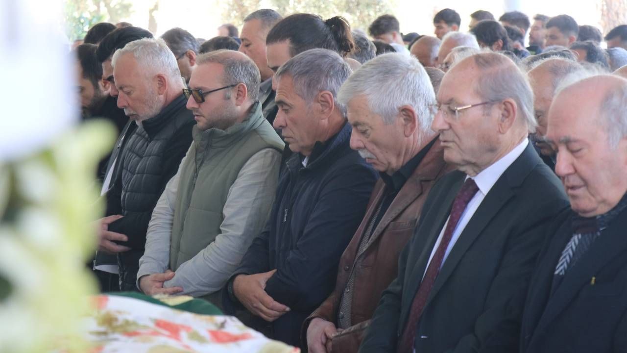 Ersun Yanal'ın annesi Bahriye Yanal memleketi Denizli'de son yolculuğuna uğurlandı - Sayfa 4