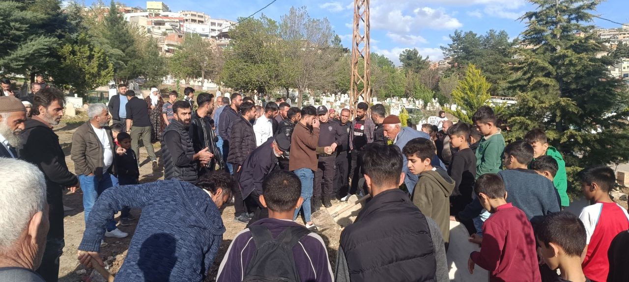 Siirt’te şaşırtan olay: 'Ses geliyor' dendi, dün gömülen kişinin mezarı açıldı! - Sayfa 3