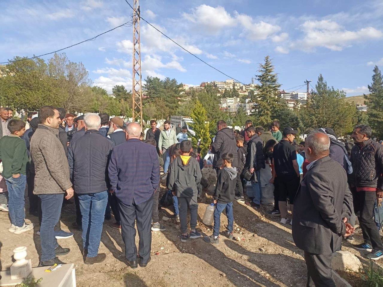 Siirt’te şaşırtan olay: 'Ses geliyor' dendi, dün gömülen kişinin mezarı açıldı! - Sayfa 4