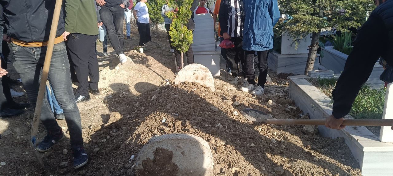 Siirt’te şaşırtan olay: 'Ses geliyor' dendi, dün gömülen kişinin mezarı açıldı! - Sayfa 2