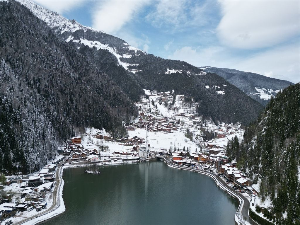 Uzungöl nisan’da beyaz gelinlik giydi: Kar manzarası dronla görüntülendi - Sayfa 6