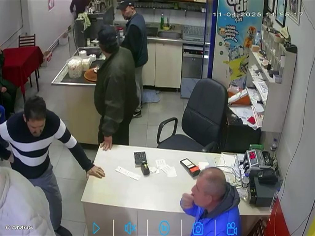 Edirne’de yürek burkan anlar: Yolda yürürken kalp krizi geçirdi! Son anları kamerada... - Sayfa 1