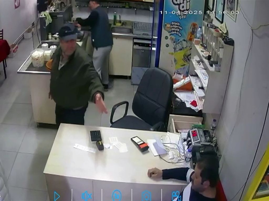 Edirne’de yürek burkan anlar: Yolda yürürken kalp krizi geçirdi! Son anları kamerada... - Sayfa 8