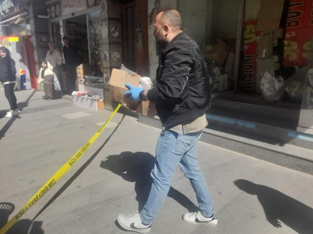 Çanakkale’de şüpheli kutu paniği: Patlatıldı, içinden kâğıtlar saçıldı! - Sayfa 1