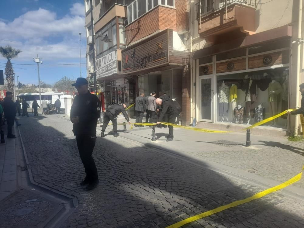 Çanakkale’de şüpheli kutu paniği: Patlatıldı, içinden kâğıtlar saçıldı! - Sayfa 2