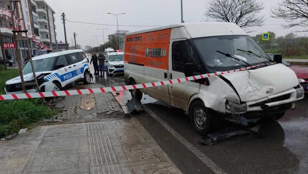 Samsun’da polis aracı kazası: Minibüs çarptı, 2 yaralı - Sayfa 4