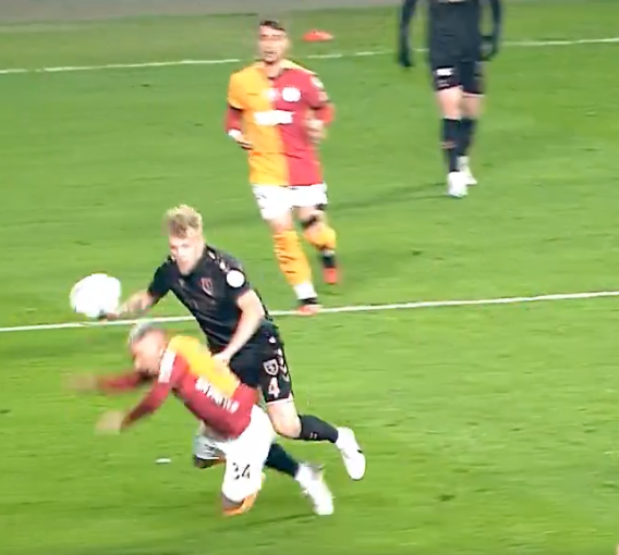 Aynı hakem, iki farklı karar! Galatasaray'ın verilmeyen penaltısının gizli kahramanı VAR hakemi Tomasz Kwiatkowski - Sayfa 3