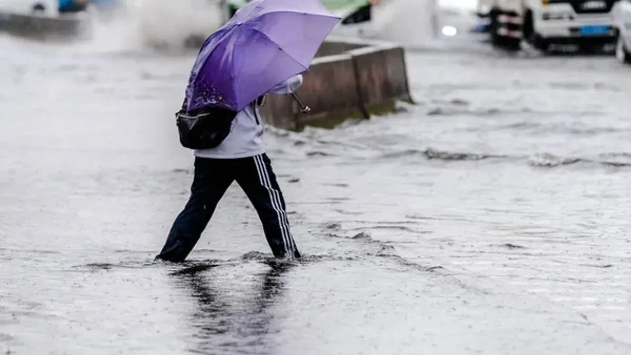 Bardaktan boşanırcasına yağıyor! İstanbul dahil çok sayıda ilde sağanak ve fırtına uyarısı! 12 Nisan Cumartesi hava durumu tahminleri... - Sayfa 2