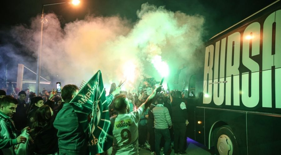 Bursa şehri şampiyonluk için ayakta: Kutlamalar sabaha kadar! - Sayfa 1