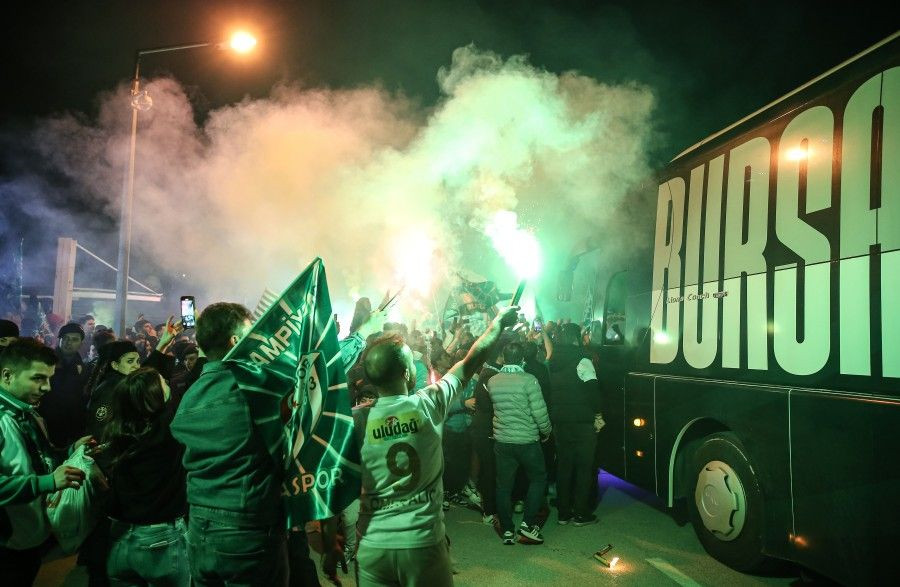 Bursa şehri şampiyonluk için ayakta: Kutlamalar sabaha kadar! - Sayfa 12