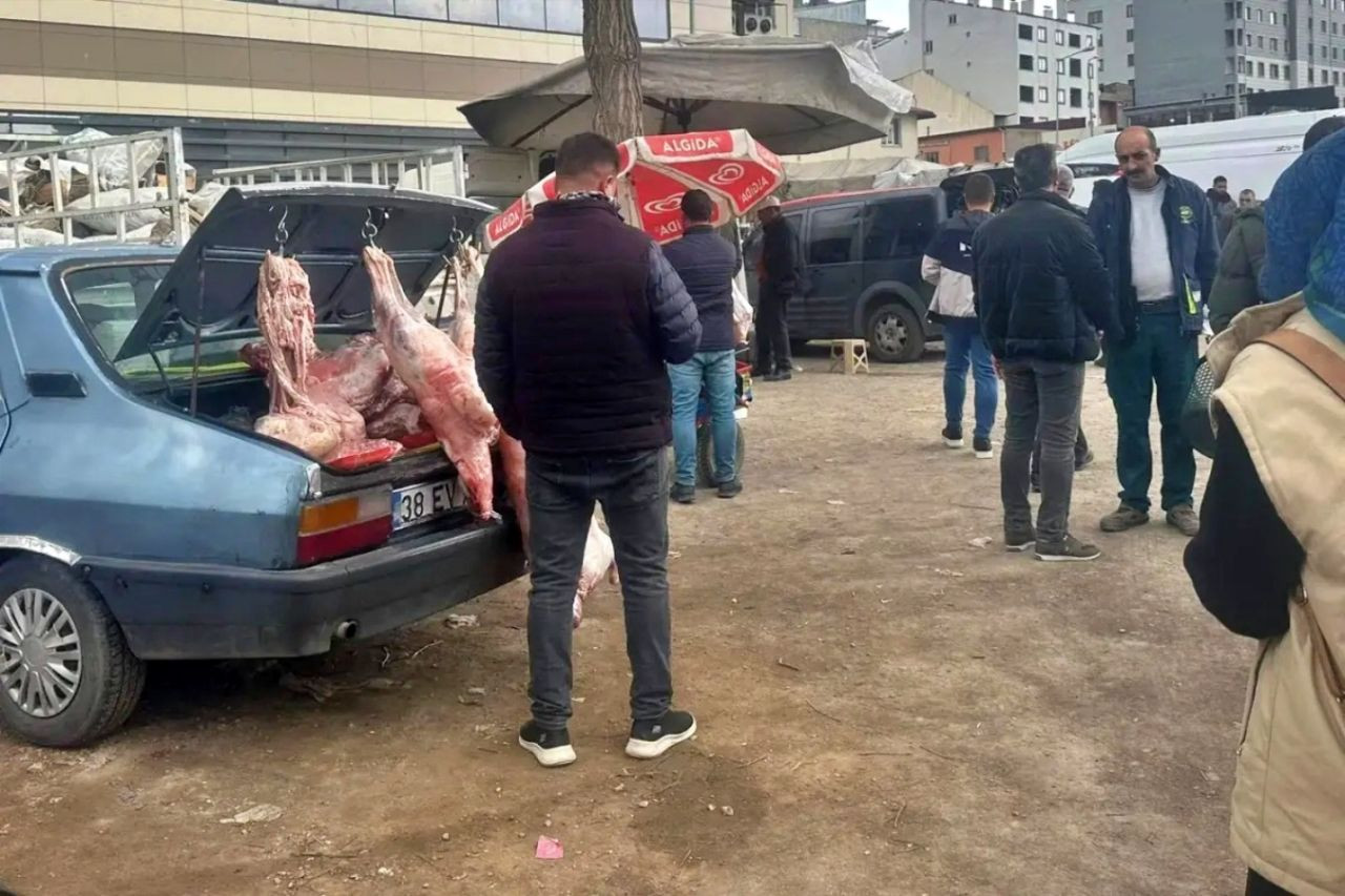 Ağrı Doğubayazıt’ta halk sağlığına tehdit! 150 kilo açıkta et imha edildi! - Sayfa 1
