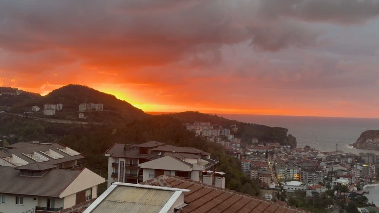 Amasra’da doğa şöleni! Bir saatte dört mevsim, gökyüzü kızıla büründü - Sayfa 2