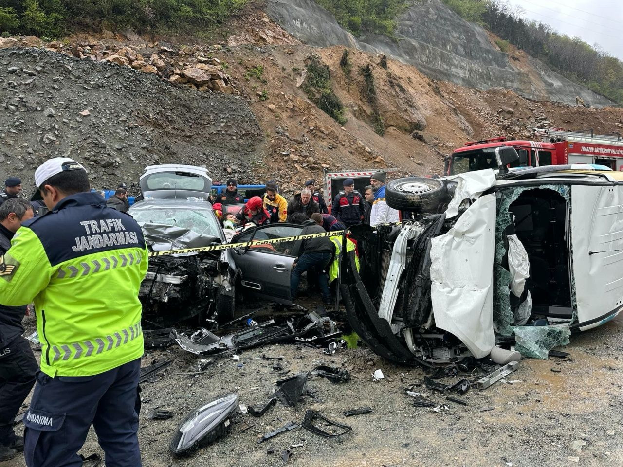 Trabzon’da korkutan kaza: 7 kişi yaralandı, yol trafiğe kapandı - Sayfa 1