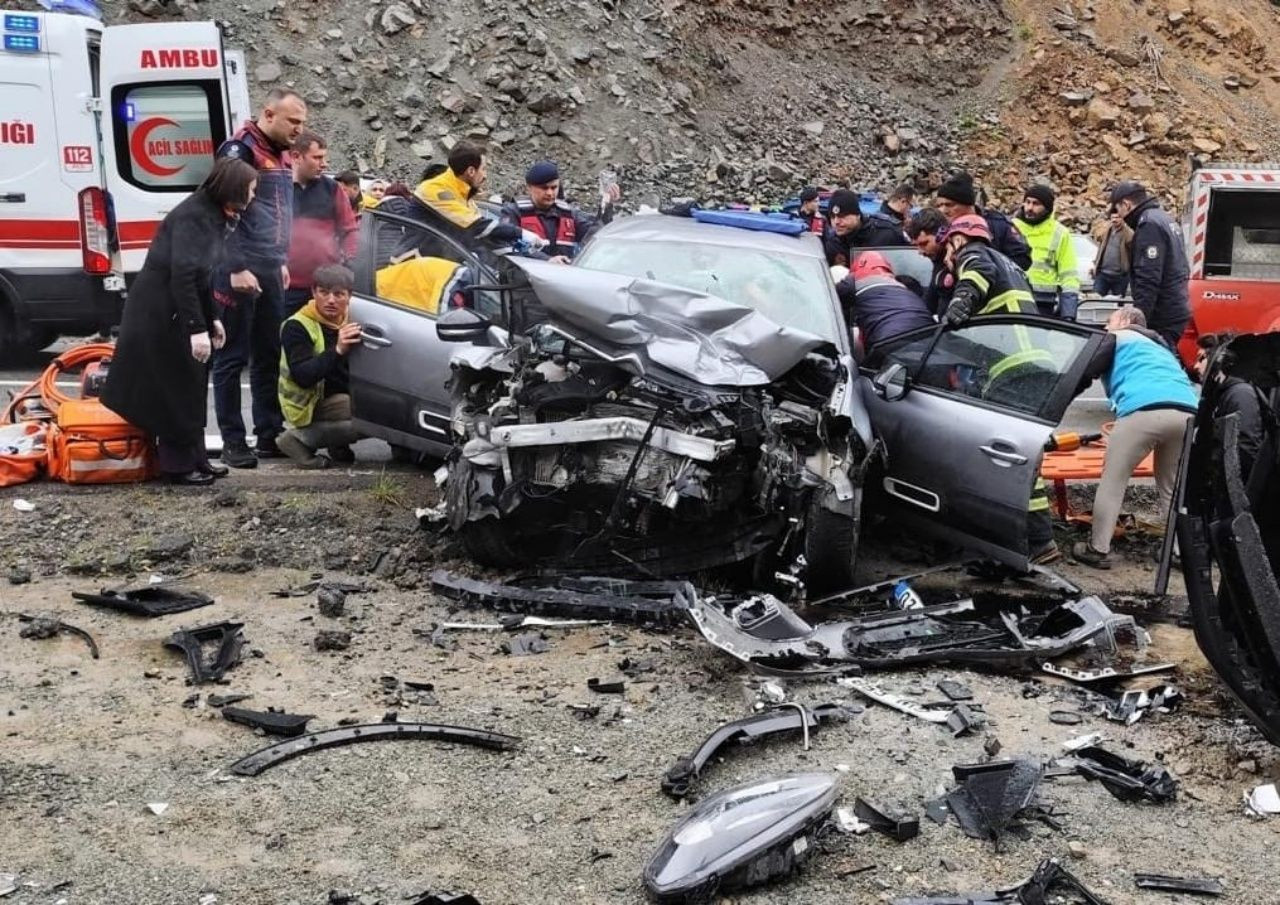 Trabzon’da korkutan kaza: 7 kişi yaralandı, yol trafiğe kapandı - Sayfa 2