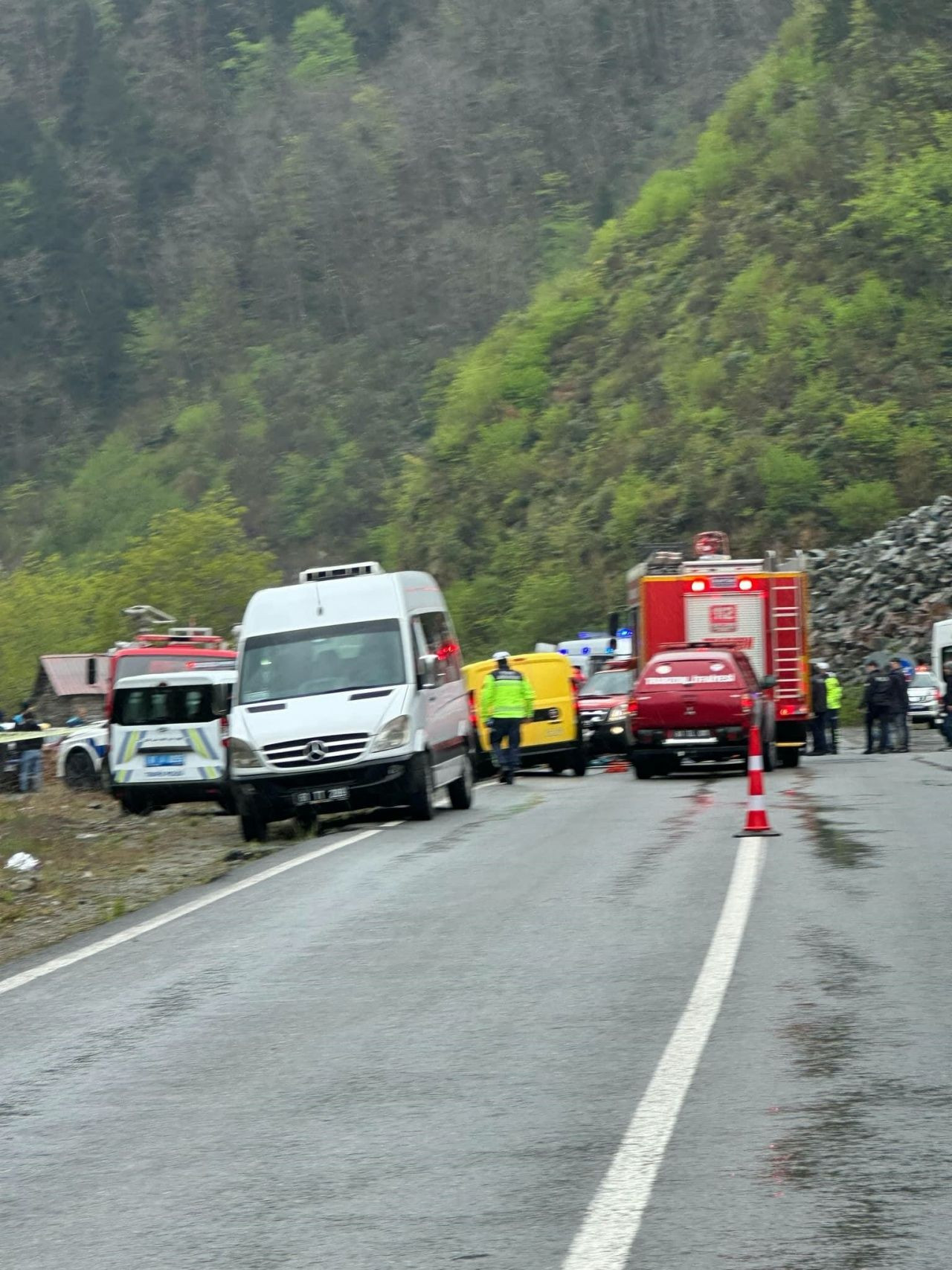 Trabzon’da korkutan kaza: 7 kişi yaralandı, yol trafiğe kapandı - Sayfa 5