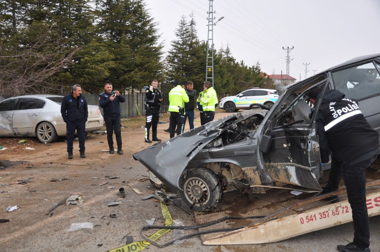 Kahramanmaraş'ta korkunç kaza! Otomobil kağıt gibi ezildi! 3 kişi hayatını kaybetti - Sayfa 2
