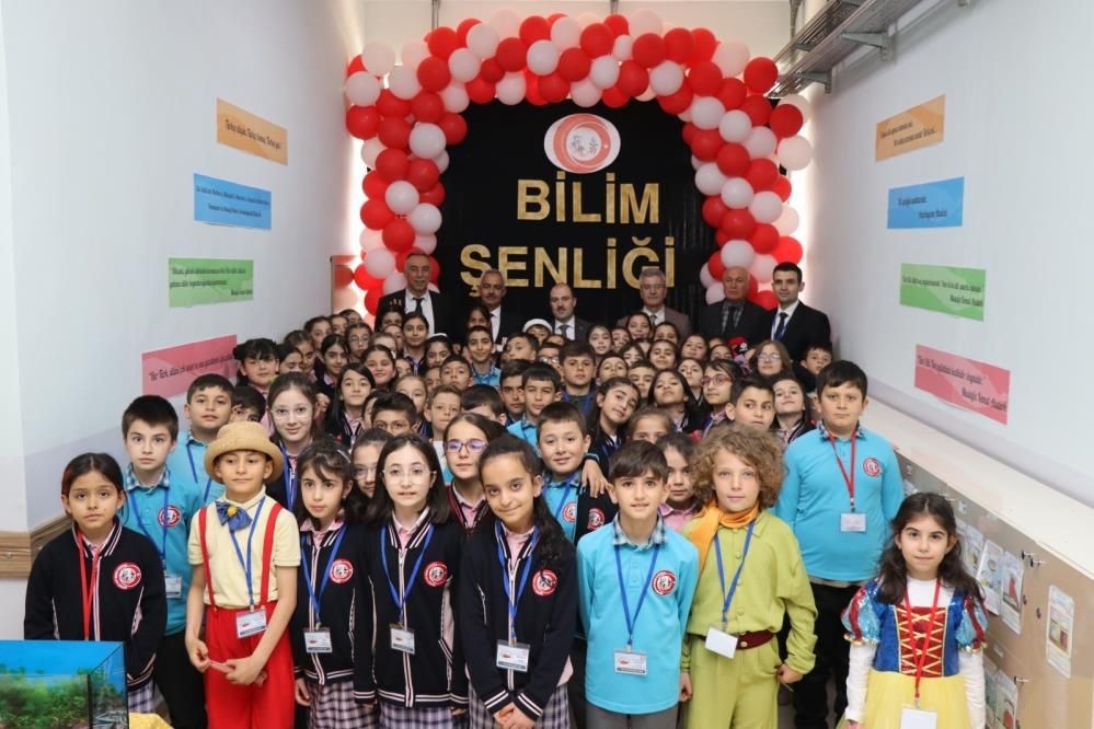 Oltu’da öğrencilerin bilim şenliği sergisi büyük ilgi gördü - Sayfa 1