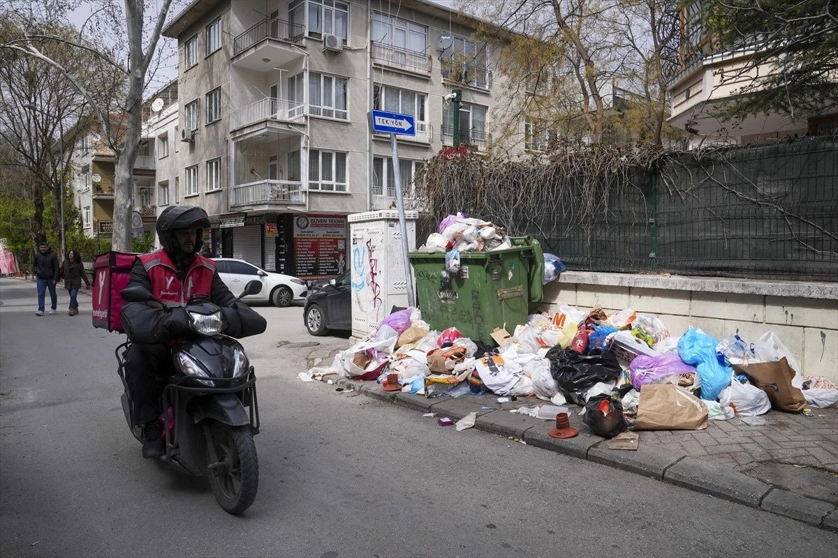 CHP'li Çankaya çöp yığınlarıyla boğuşuyor! İşçiler eylemde, sokaklar çöp dağlarına teslim - Sayfa 6
