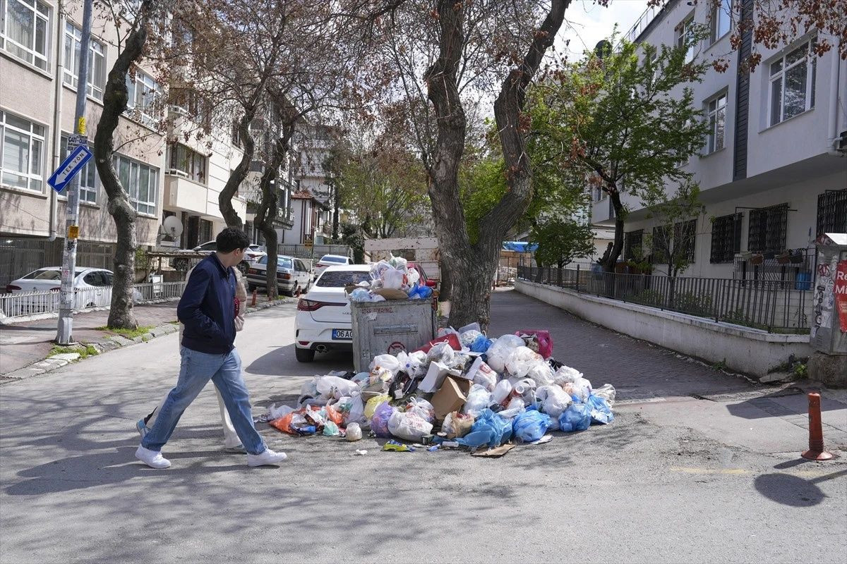 CHP'li Çankaya çöp yığınlarıyla boğuşuyor! İşçiler eylemde, sokaklar çöp dağlarına teslim - Sayfa 9
