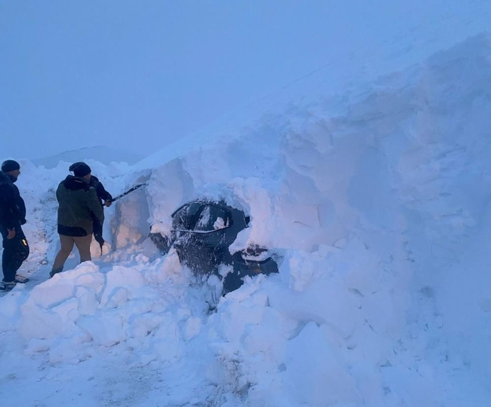 Bayburt’ta kar esareti: Dumlu Yaylası’nda mahsur kalan 4 yabancı kurtarıldı - Sayfa 1