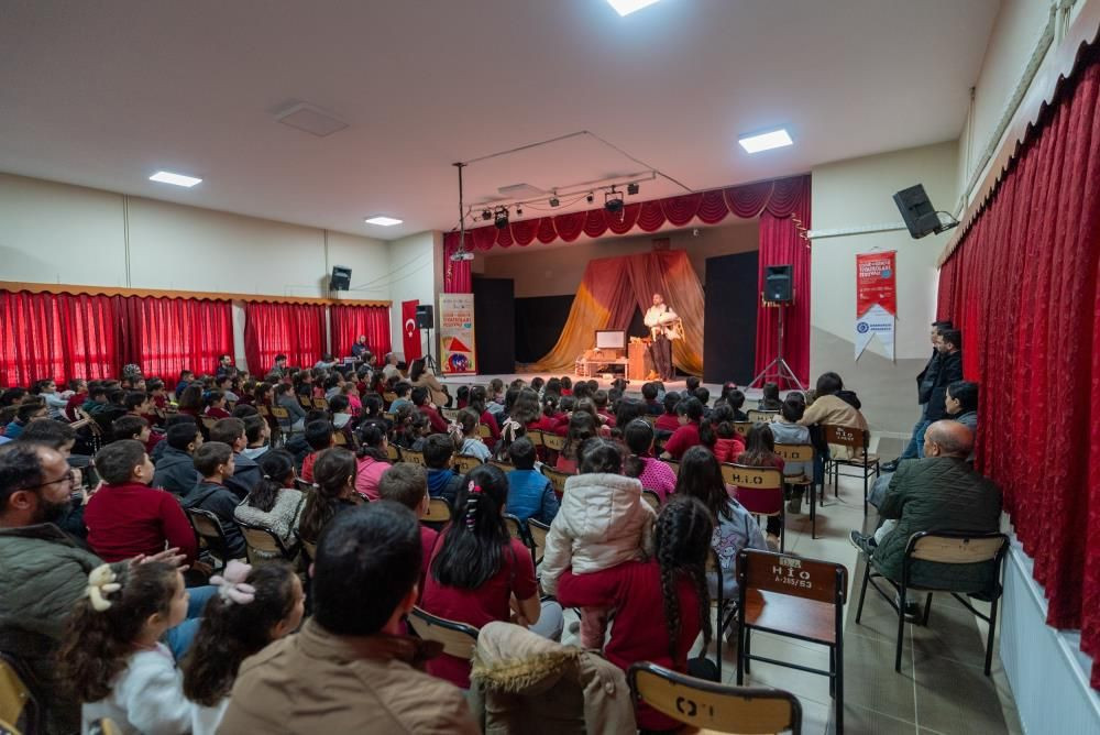 Bursa’da tiyatro şöleni: 28. Uluslararası Çocuk ve Gençlik Tiyatroları Festivali - Sayfa 1