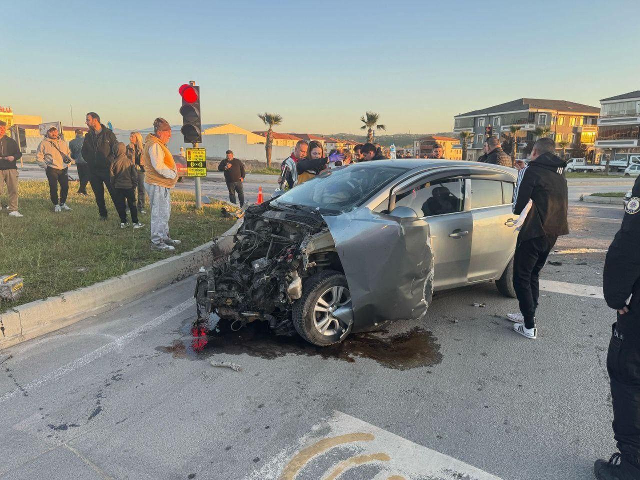 Sakarya’da dramatik kaza! Yangına koşan itfaiye aracı başka bir araca çarptı! 2 kişi yaralandı - Sayfa 1