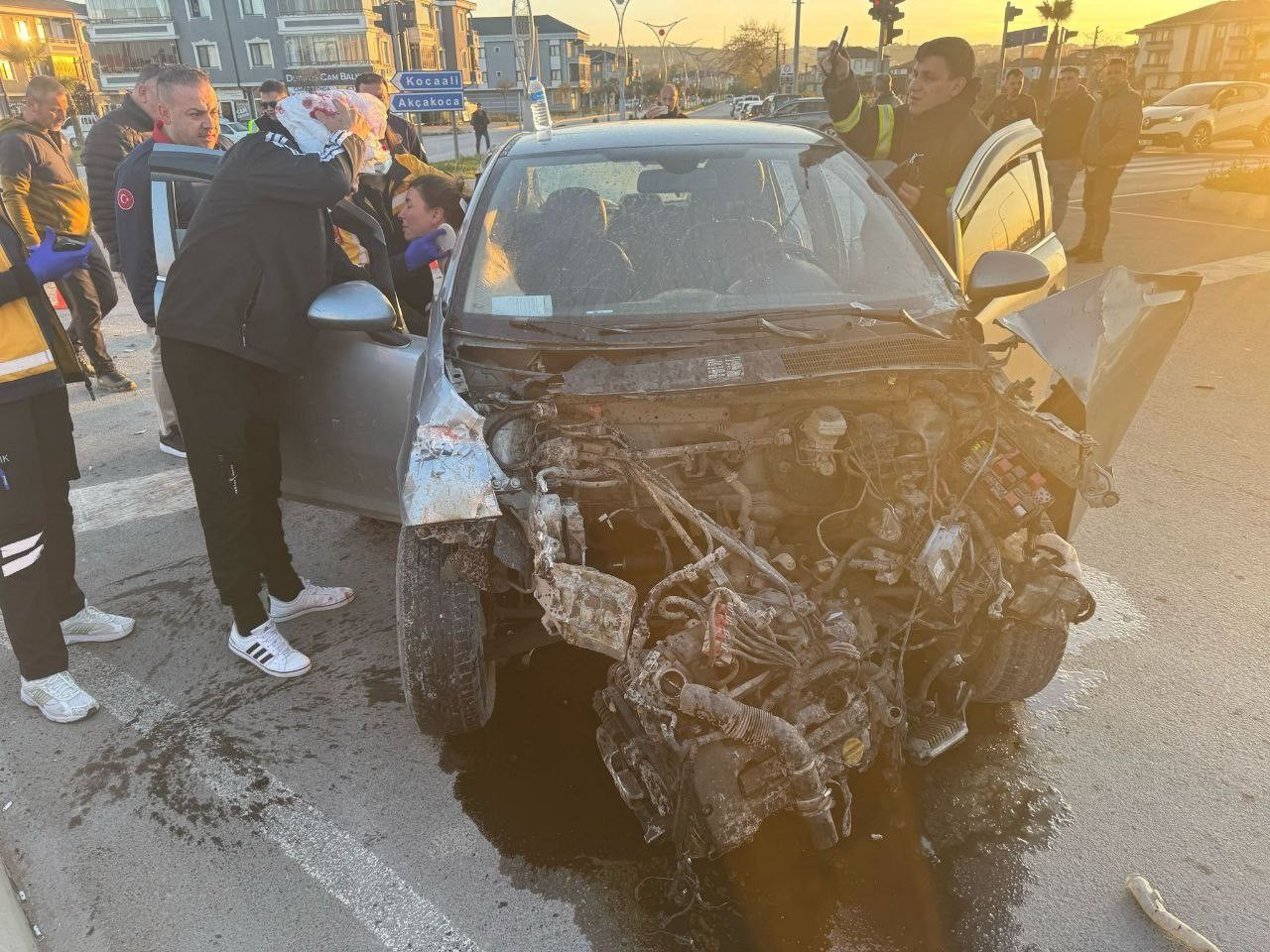 Sakarya’da dramatik kaza! Yangına koşan itfaiye aracı başka bir araca çarptı! 2 kişi yaralandı - Sayfa 4