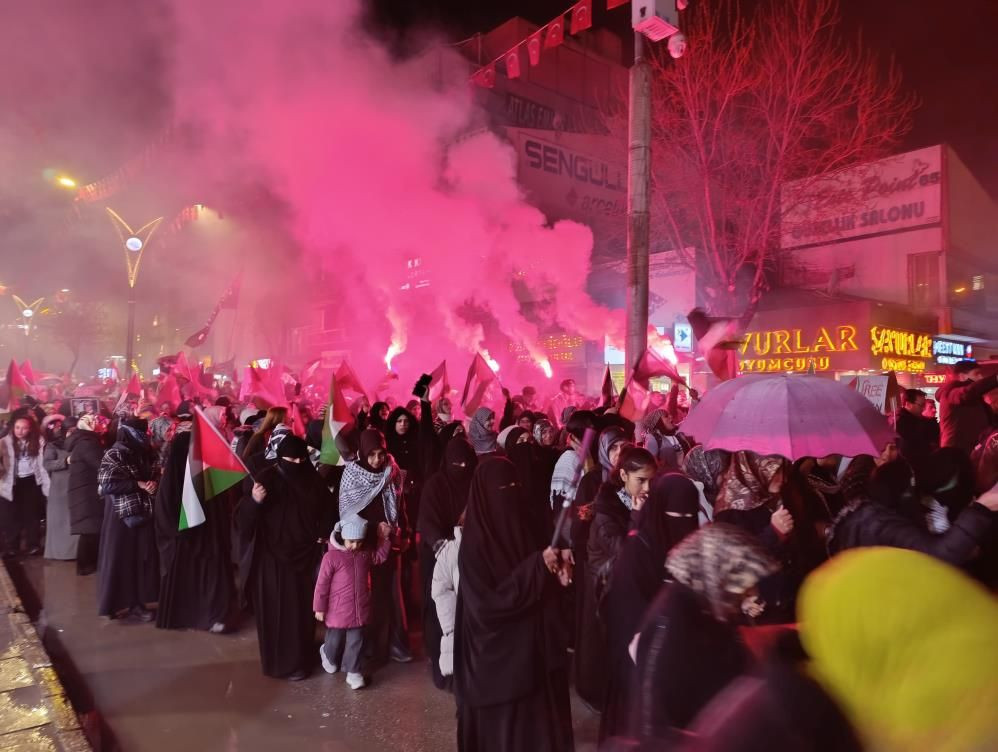 Van’da “Siyonizme Karşı Öfke Yürüyüşü”: Gazze için binler bir araya geldi - Sayfa 1