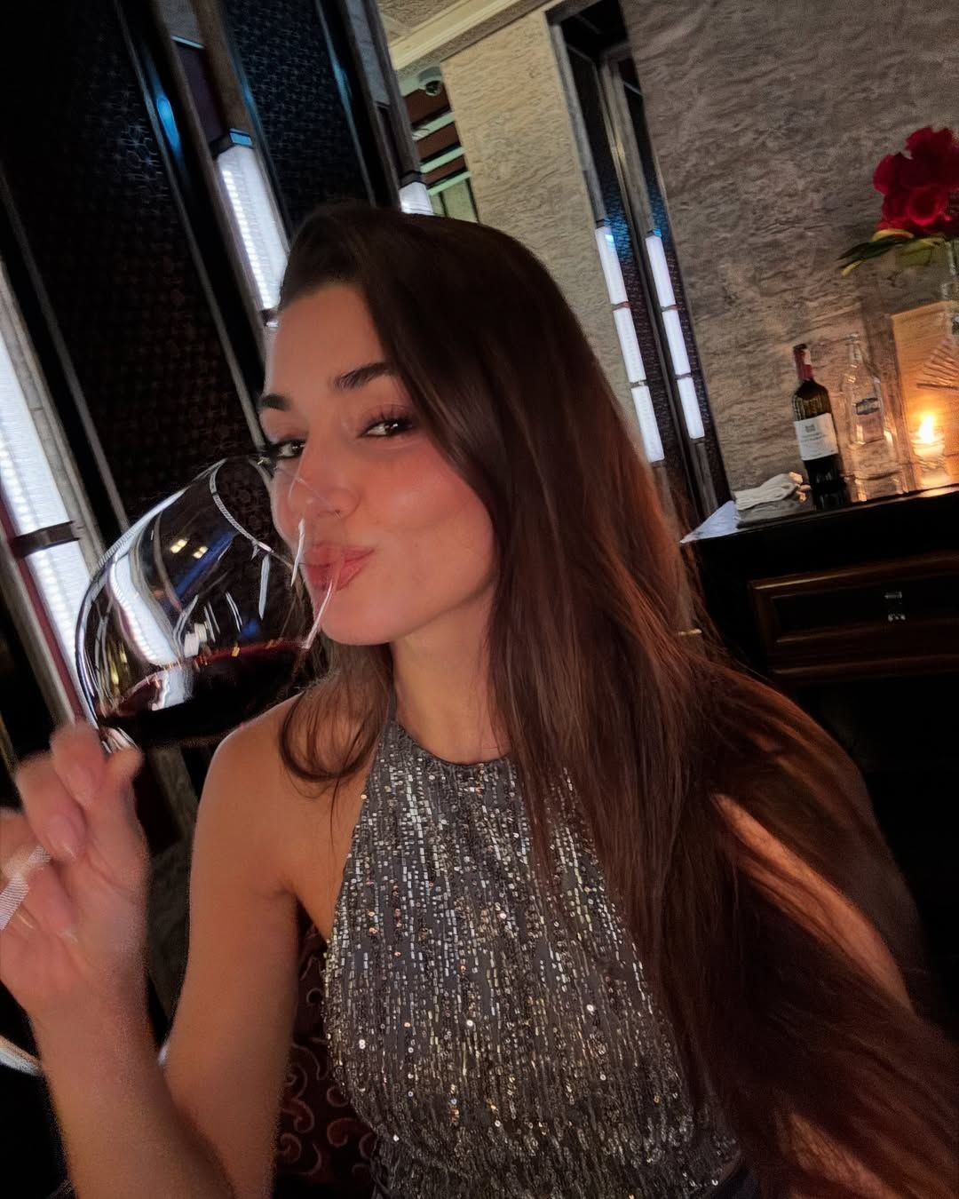 Hande Erçel yeni dizisi için imaj değiştirdi! Saçlarını kısacık kestirdi - Sayfa 2